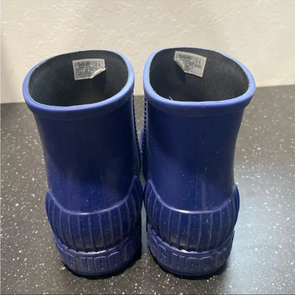 UGG Drizzlita ankle rain boots big kids size 5